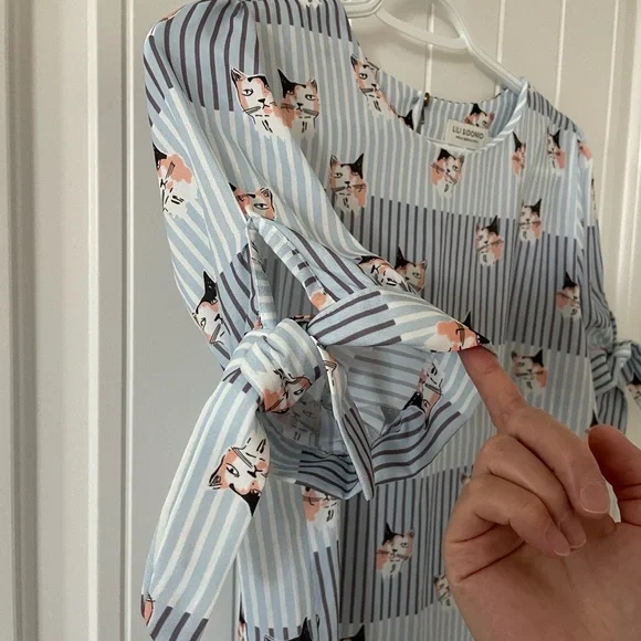 Cute calico striped Molly Bracken cat shirt for the crazy cat lady with style 😸 - Picture 3 of 4